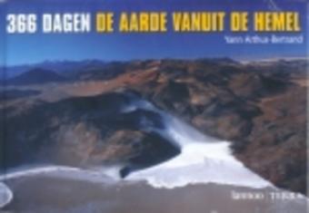 Cover van boek 365 dagen: de aarde vanuit de hemel